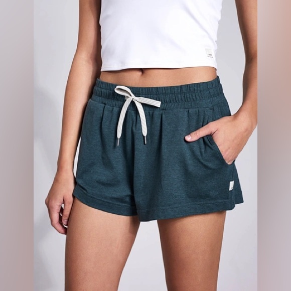 Vuori Halo Performance Shorts - Picture 2 of 3